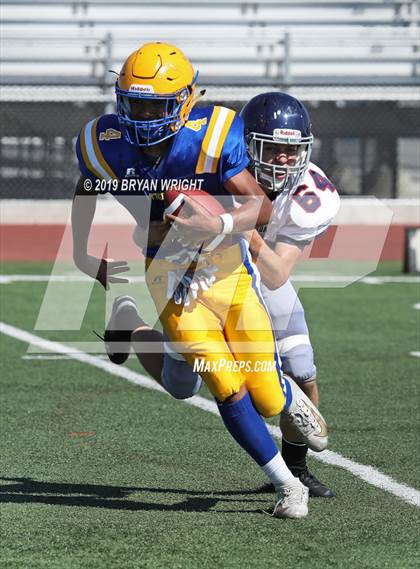 Thumbnail 3 in Valencia vs. Yorba Linda photogallery.
