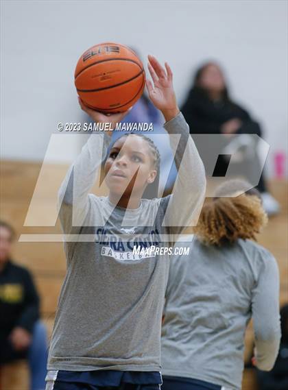 Thumbnail 2 in Sierra Canyon vs Brentwood School (Harvard-Westlake Tournament) photogallery.