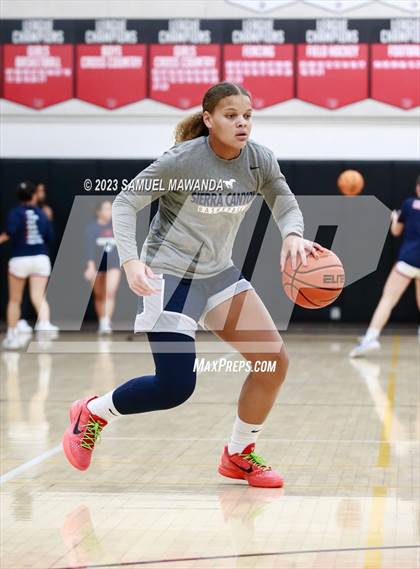 Thumbnail 1 in Sierra Canyon vs Brentwood School (Harvard-Westlake Tournament) photogallery.