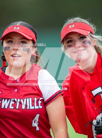 Thumbnail 1 in Deweyville vs Spurger (Evadale Tournament) photogallery.