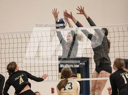 Thumbnail 1 in St. Maries @ Moscow (Scrimmage) photogallery.