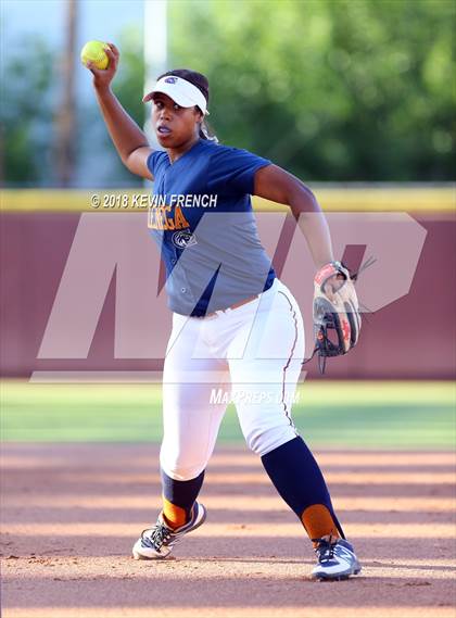 Thumbnail 3 in Ironwood Ridge vs. Cienega (AIA 5A State Final) photogallery.