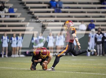 Thumbnail 1 in O'Dea vs Liberty (WIAA 3A Playoff Round 1) photogallery.