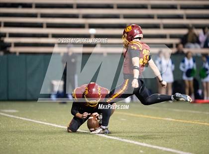 Thumbnail 3 in O'Dea vs Liberty (WIAA 3A Playoff Round 1) photogallery.