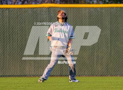 Thumbnail 2 in Tioga vs Collinsville (Gainesville High School) photogallery.