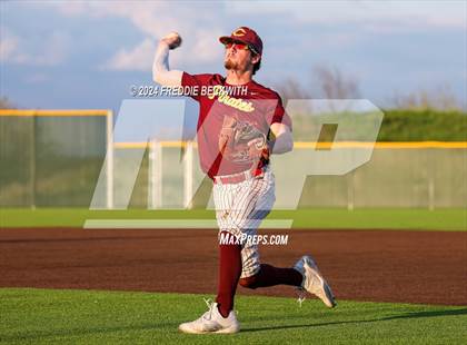 Thumbnail 2 in Tioga vs Collinsville (Gainesville High School) photogallery.