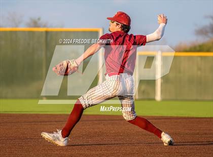 Thumbnail 2 in Tioga vs Collinsville (Gainesville High School) photogallery.