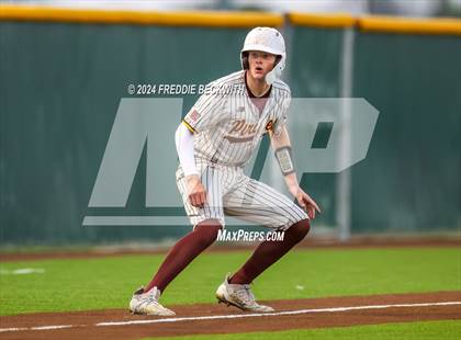 Thumbnail 1 in Tioga vs Collinsville (Gainesville High School) photogallery.
