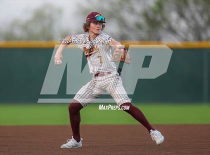 Thumbnail 2 in Tioga vs Collinsville (Gainesville High School) photogallery.