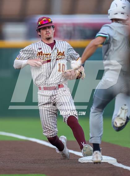Thumbnail 3 in Tioga vs Collinsville (Gainesville High School) photogallery.