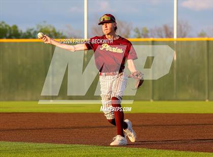 Thumbnail 3 in Tioga vs Collinsville (Gainesville High School) photogallery.
