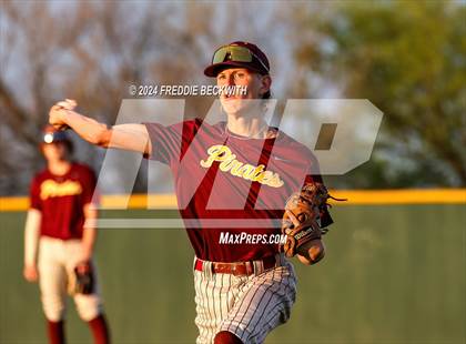 Thumbnail 3 in Tioga vs Collinsville (Gainesville High School) photogallery.