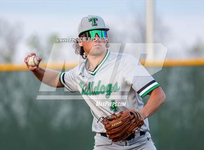 Thumbnail 3 in Tioga vs Collinsville (Gainesville High School) photogallery.