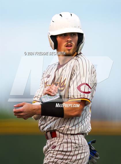 Thumbnail 2 in Tioga vs Collinsville (Gainesville High School) photogallery.
