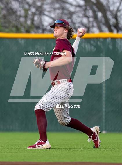 Thumbnail 2 in Tioga vs Collinsville (Gainesville High School) photogallery.
