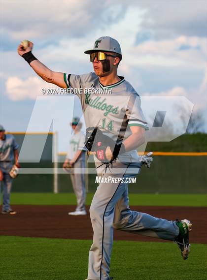 Thumbnail 1 in Tioga vs Collinsville (Gainesville High School) photogallery.