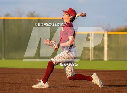 Thumbnail 3 in Tioga vs Collinsville (Gainesville High School) photogallery.