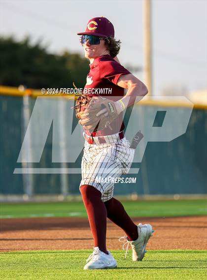 Thumbnail 2 in Tioga vs Collinsville (Gainesville High School) photogallery.