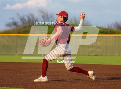 Thumbnail 1 in Tioga vs Collinsville (Gainesville High School) photogallery.