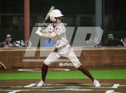 Thumbnail 2 in Tioga vs Collinsville (Gainesville High School) photogallery.