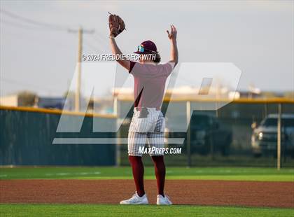 Thumbnail 3 in Tioga vs Collinsville (Gainesville High School) photogallery.