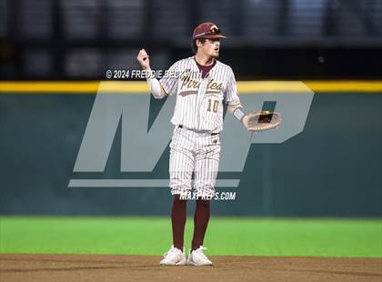 Thumbnail 2 in Tioga vs Collinsville (Gainesville High School) photogallery.