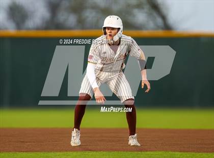 Thumbnail 2 in Tioga vs Collinsville (Gainesville High School) photogallery.