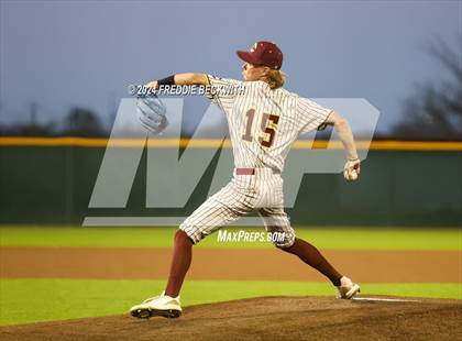 Thumbnail 3 in Tioga vs Collinsville (Gainesville High School) photogallery.