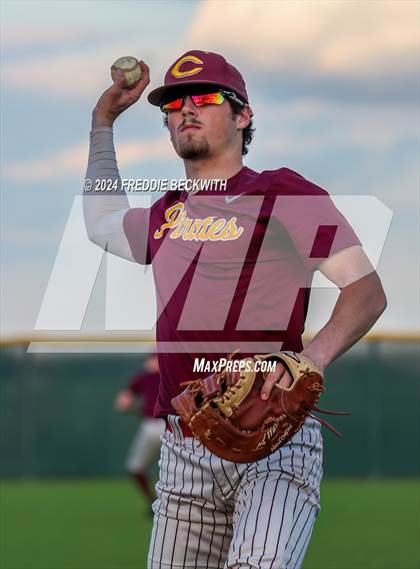Thumbnail 2 in Tioga vs Collinsville (Gainesville High School) photogallery.