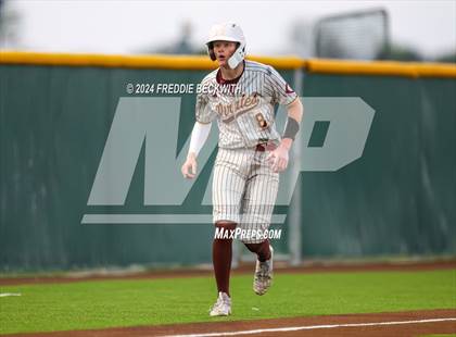 Thumbnail 1 in Tioga vs Collinsville (Gainesville High School) photogallery.