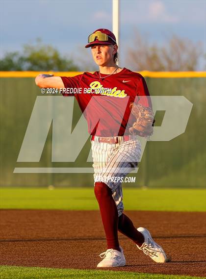 Thumbnail 1 in Tioga vs Collinsville (Gainesville High School) photogallery.
