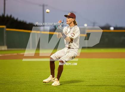 Thumbnail 2 in Tioga vs Collinsville (Gainesville High School) photogallery.