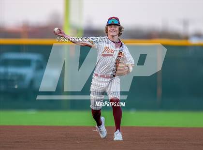 Thumbnail 2 in Tioga vs Collinsville (Gainesville High School) photogallery.