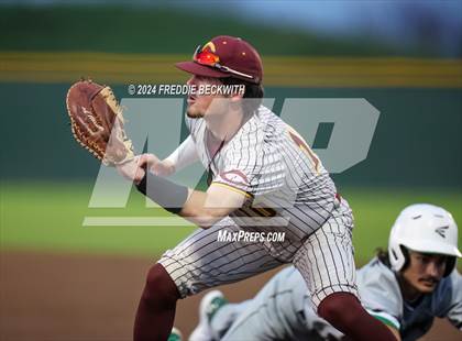 Thumbnail 1 in Tioga vs Collinsville (Gainesville High School) photogallery.