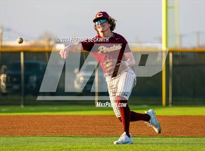 Thumbnail 2 in Tioga vs Collinsville (Gainesville High School) photogallery.