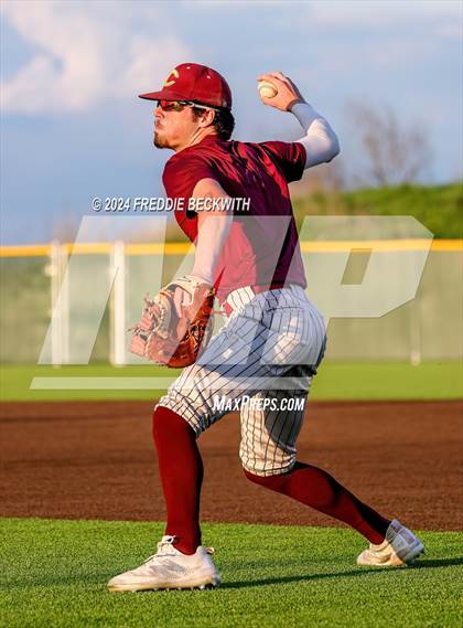 Thumbnail 1 in Tioga vs Collinsville (Gainesville High School) photogallery.