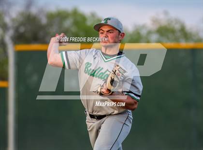 Thumbnail 2 in Tioga vs Collinsville (Gainesville High School) photogallery.