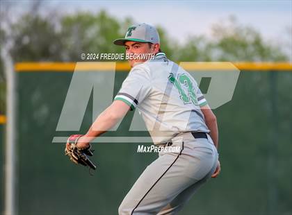 Thumbnail 1 in Tioga vs Collinsville (Gainesville High School) photogallery.