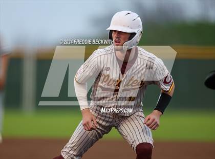 Thumbnail 1 in Tioga vs Collinsville (Gainesville High School) photogallery.