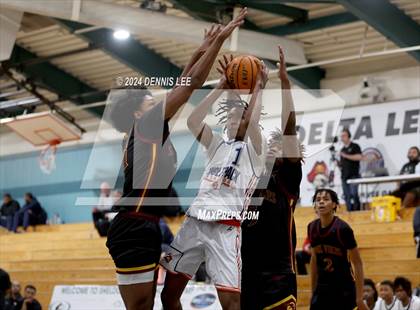 Thumbnail 3 in Cosumnes Oaks vs. Edison (Sheldon's Block Party) photogallery.