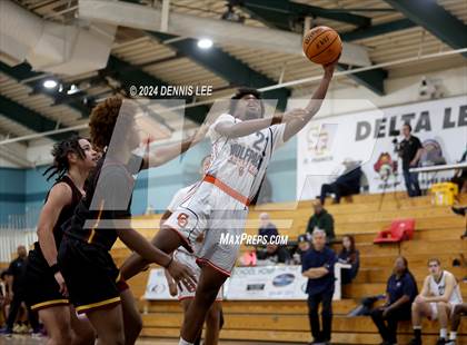 Thumbnail 3 in Cosumnes Oaks vs. Edison (Sheldon's Block Party) photogallery.