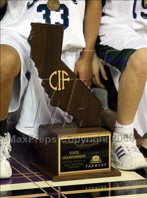 Thumbnail 3 in Magnolia vs. Sacred Heart Cathedral (CIF State D3 Final) photogallery.