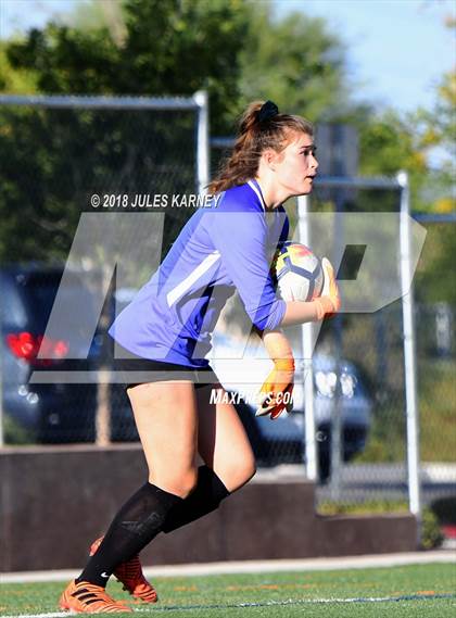Thumbnail 3 in Faith Lutheran vs Bishop Gorman photogallery.