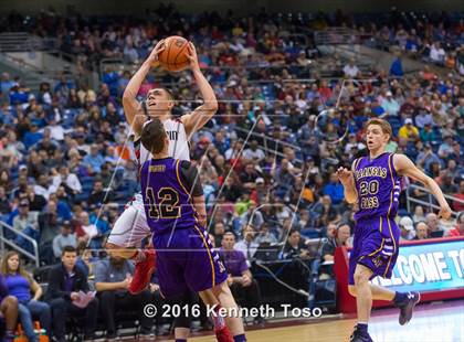 Thumbnail 2 in Brownfield vs. Aransas Pass (UIL 3A Semifinal) photogallery.