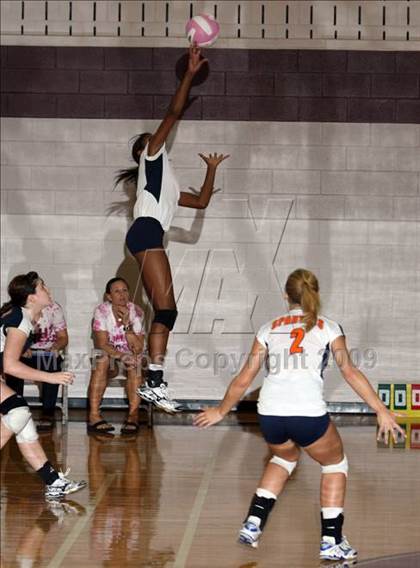 Thumbnail 3 in Allen vs Seven Lakes (Pearland Volleyball Classic) photogallery.