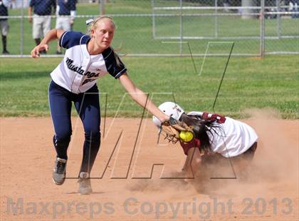 Thumbnail 3 in Trabuco Hills vs. Esperanza photogallery.