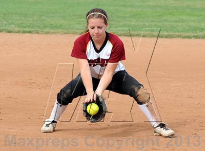 Thumbnail 2 in Trabuco Hills vs. Esperanza photogallery.