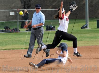 Thumbnail 3 in Trabuco Hills vs. Esperanza photogallery.