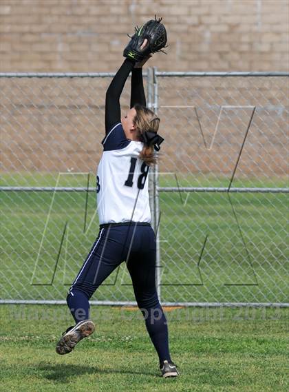Thumbnail 3 in Trabuco Hills vs. Esperanza photogallery.