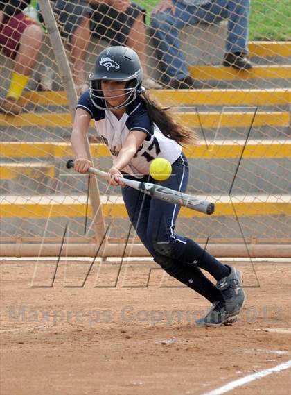 Thumbnail 3 in Trabuco Hills vs. Esperanza photogallery.